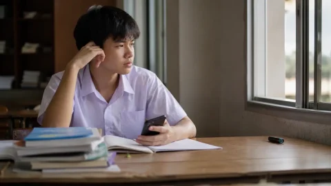 วัยรุ่นไทยครุ่นคิดเรื่องความเสี่ยงของบุหรี่ไฟฟ้าต่อสมอง